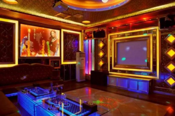 湖畔风情，金色重庆的独家按摩之旅